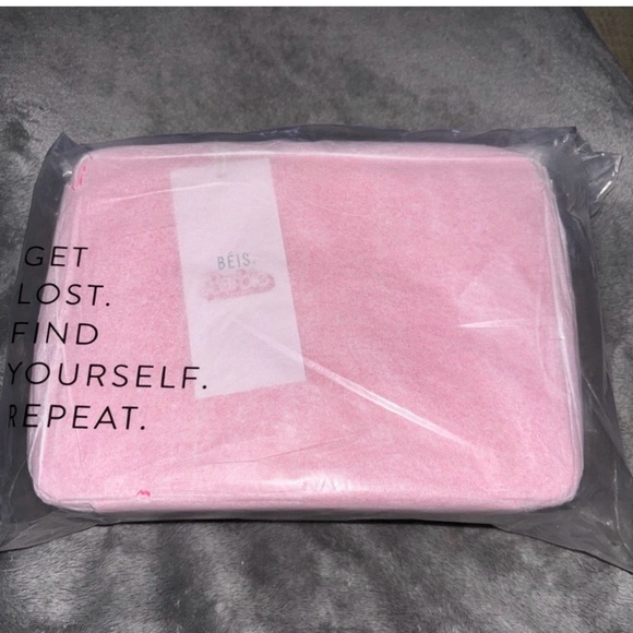 NWT BEÍS Barbie Carryon, Weekender and Cosmetic Case!! - Picture 4 of 5